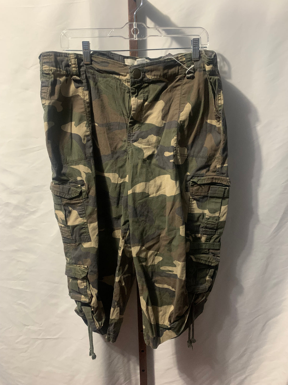 Fashion Bug Camo Cargo Pants
Size: 16W
#cargo #military