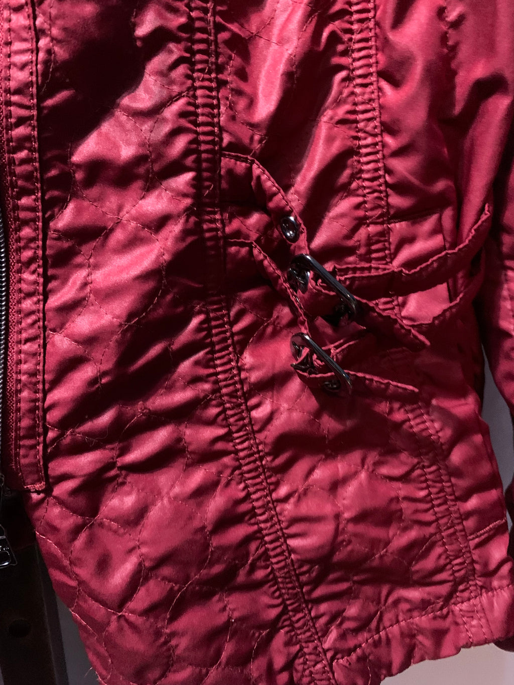 Red Taifun windbreaker jacket with quilted lining #windbreaker #outdooor

Size 14